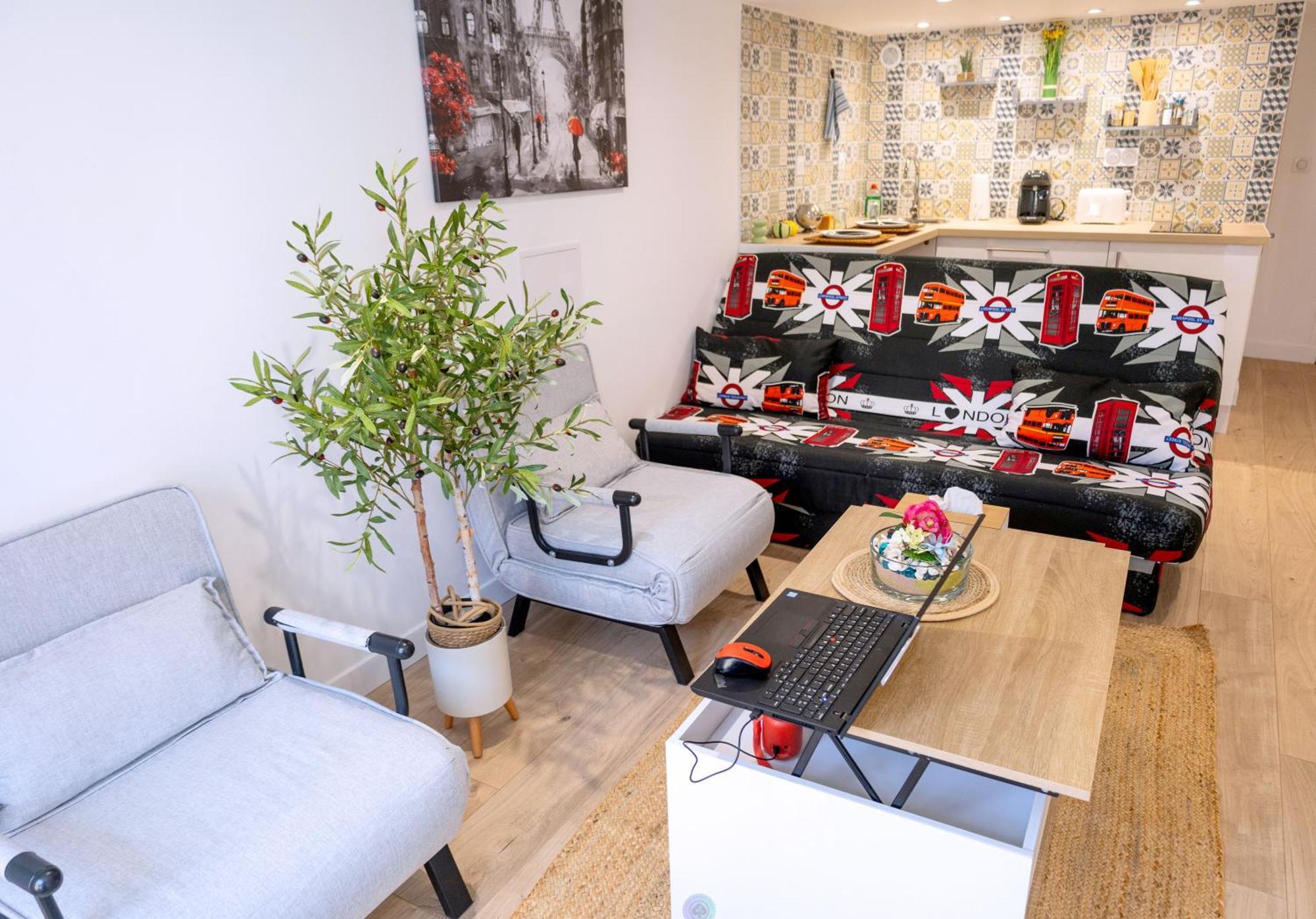 The Silent Green Lounge, 诺瑟尔 外观 照片
